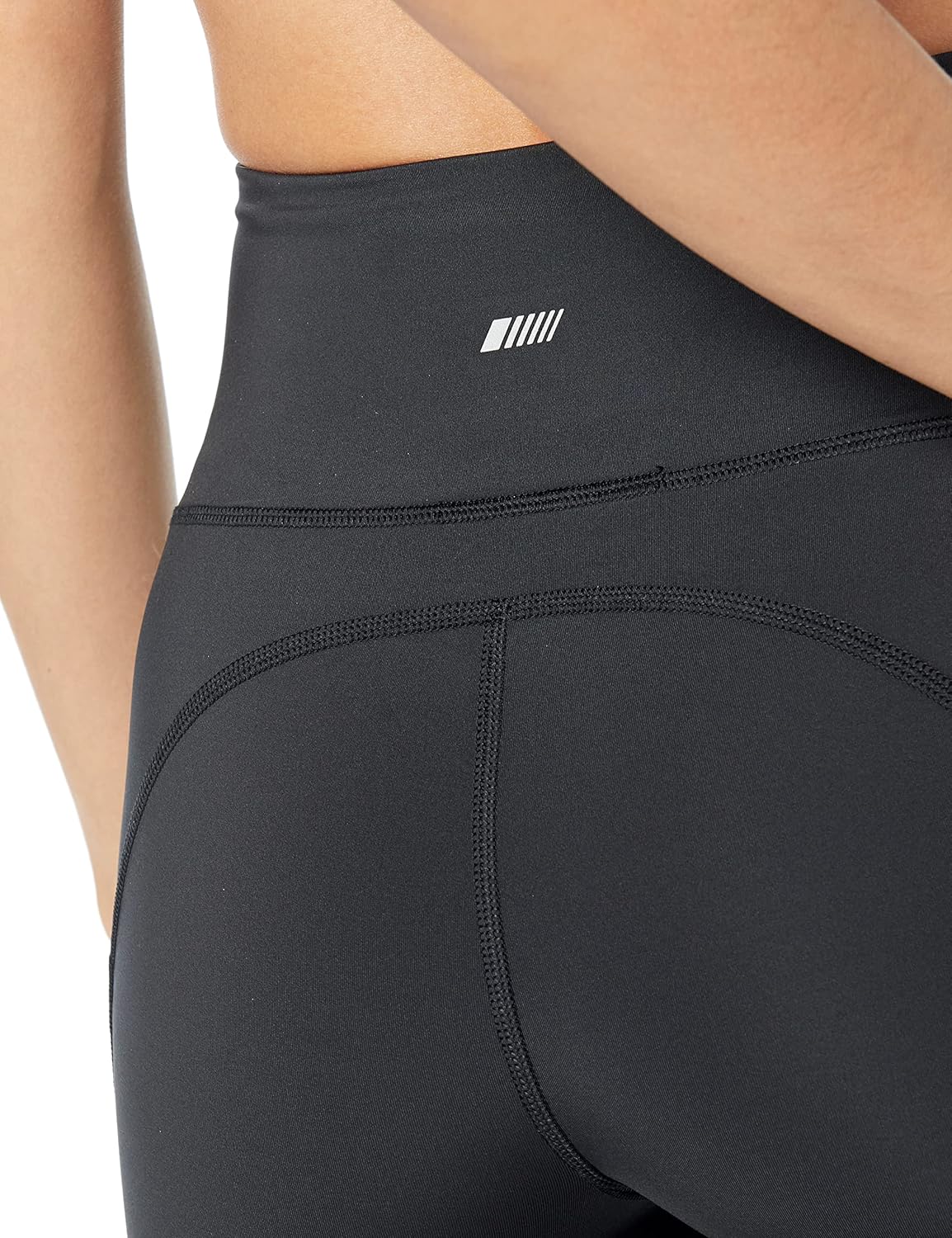 Thumbnail 2 de Amazon Essentials Active Sculpt women’s high waist moisture-wicking biker shorts with pockets