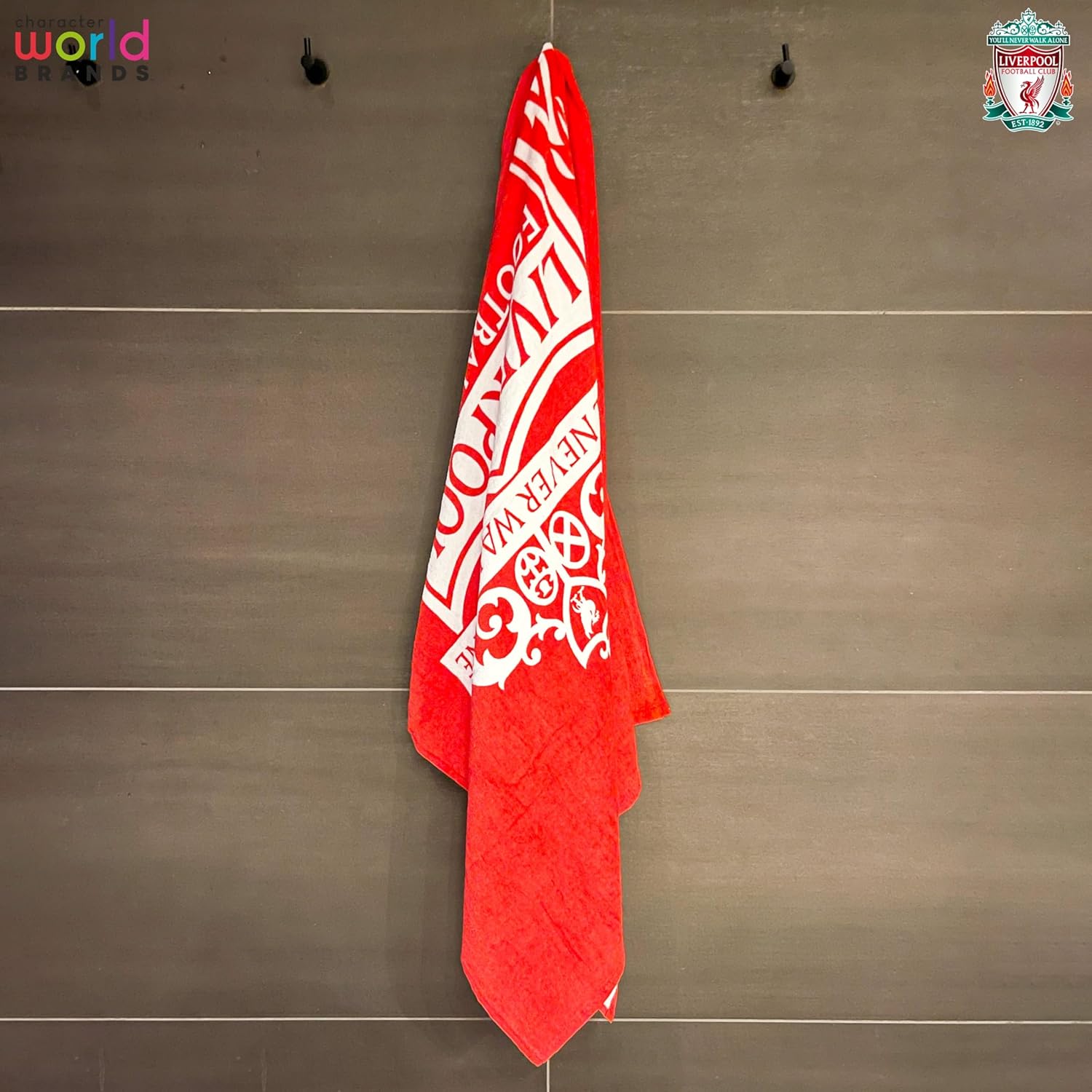 Detalle 2 de Liverpool FC Official Towel 75 x 150 cm – 100% Cotton, Quick-Dry, Official Merchandise