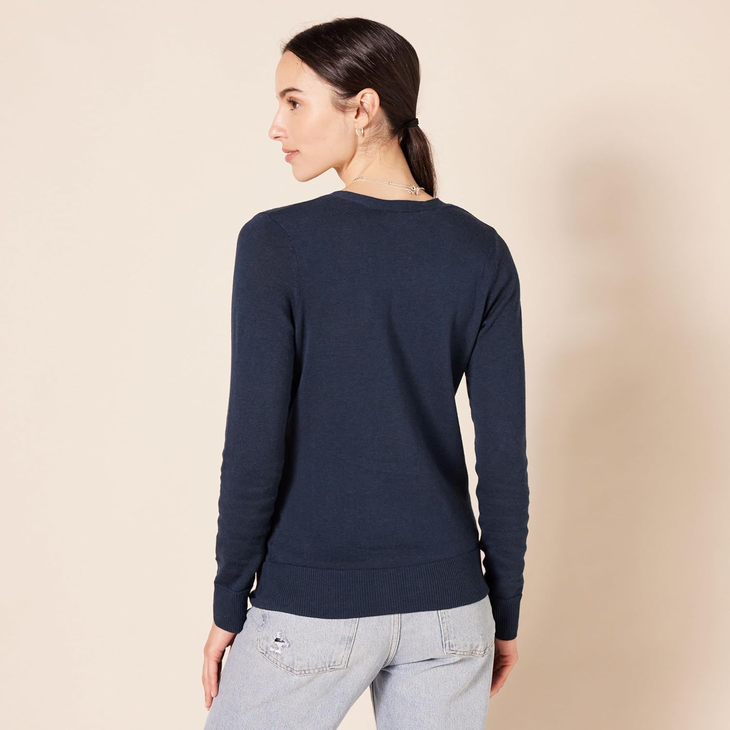 Detalle de Amazon Essentials Women’s Lightweight V-Neck Cardigan Jumper (Plus Size available)