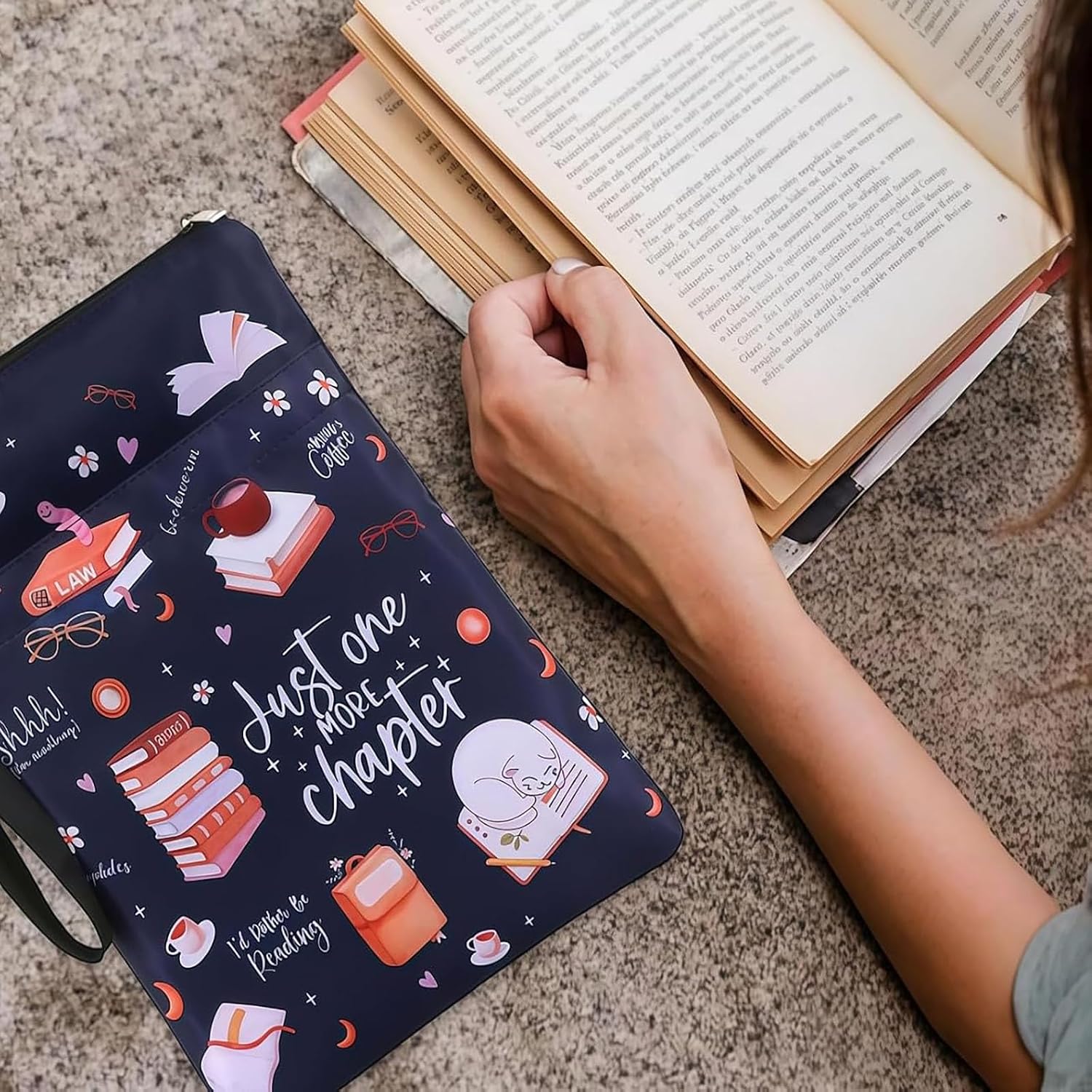 Detalle 2 de CALLYSONIC 001 boekenhoes met rits, voorvak en 800D-stof, 29 x 22 cm