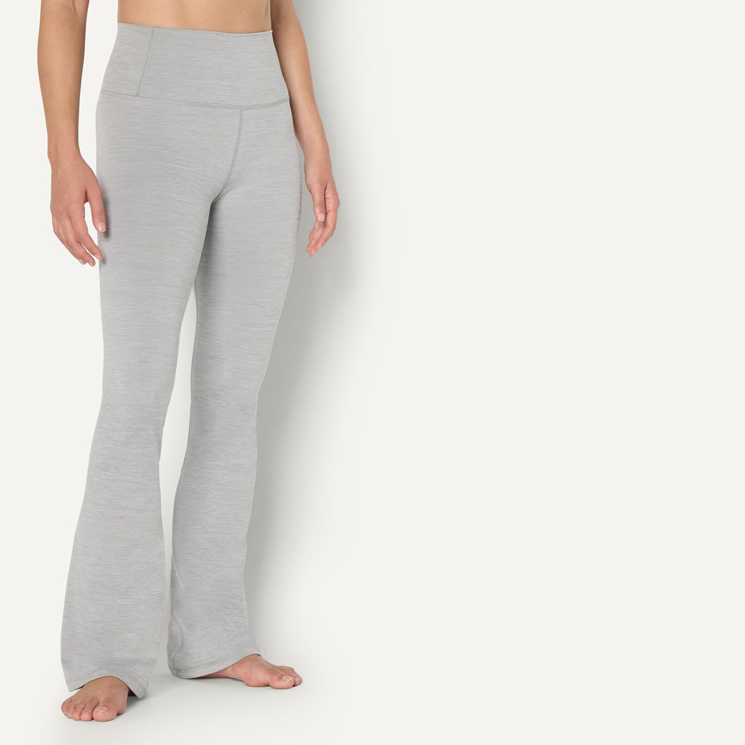 Detalle de Amazon Essentials Women's Active FormFlex Buttery Soft Flared Leggings: High Waist, 31.5" Inseam, Full Length