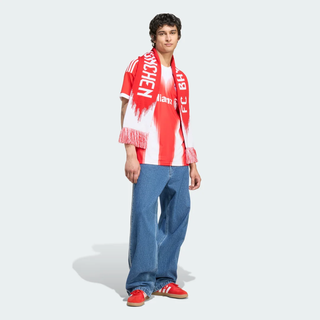 Detalle de Camiseta primera equipación división femenina FC Bayern 2025/2026 – Adidas