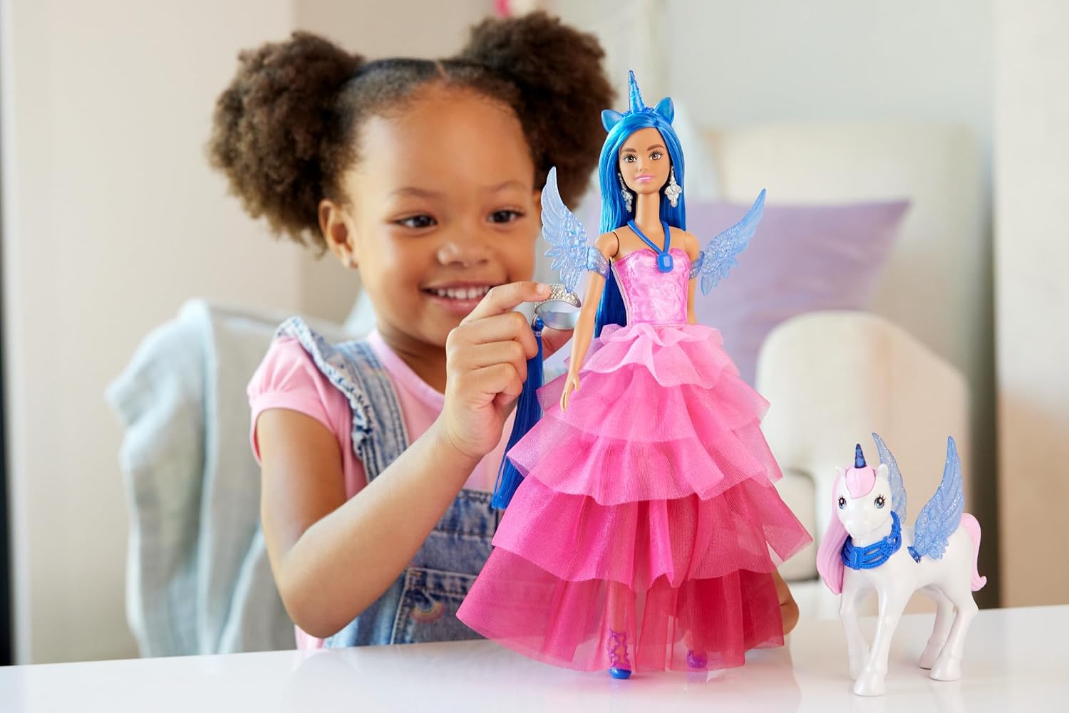 Detalle de Barbie Unicorno - Barbie Unicorno celebrativa 65° anniversario, bambola rosa con ali e accessori inclusi