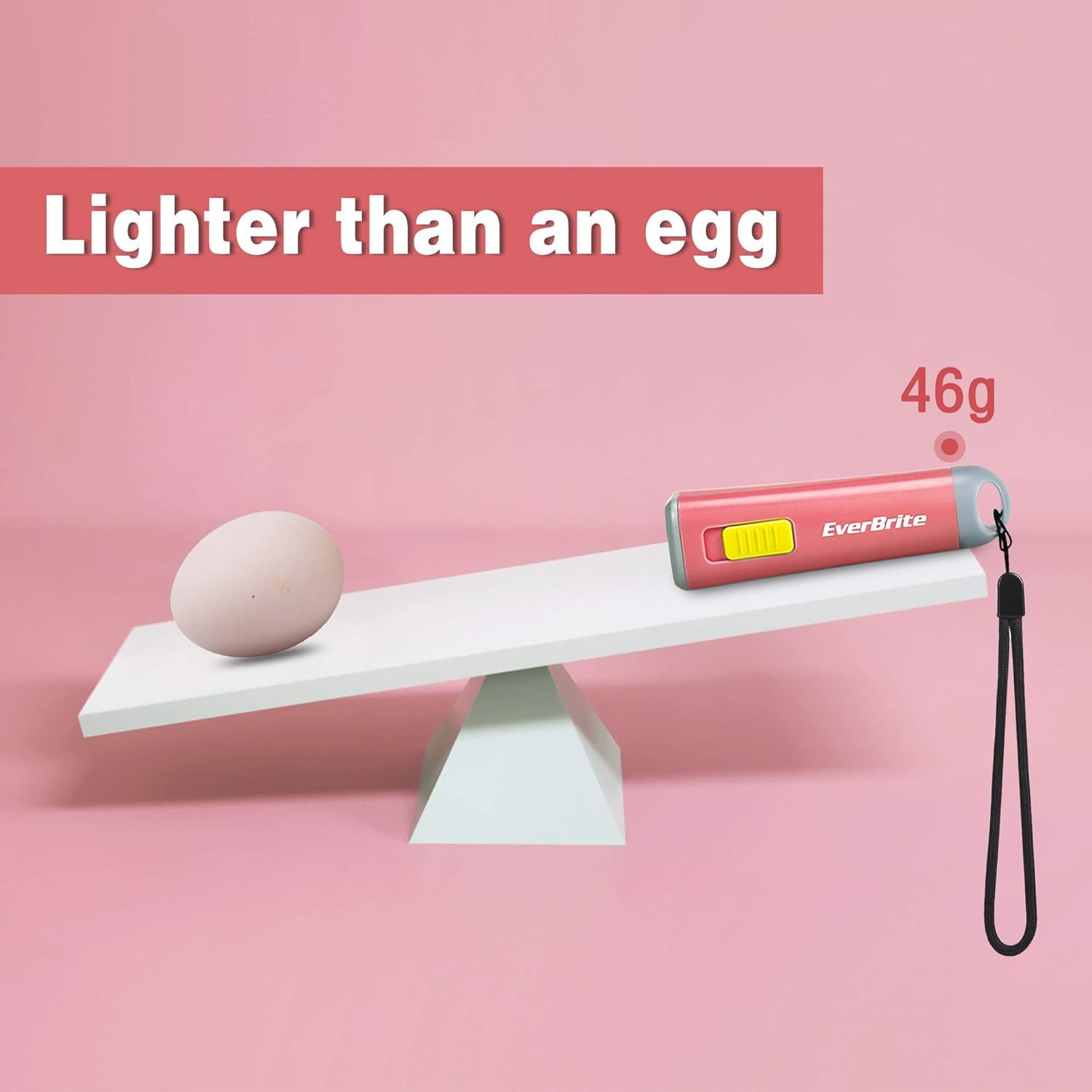 Detalle de EverBrite Mini Lampe de Poche LED (Rouge Corail) — 46 g, 30 lumens, lumière jaune, avec 3 piles AAA incluses