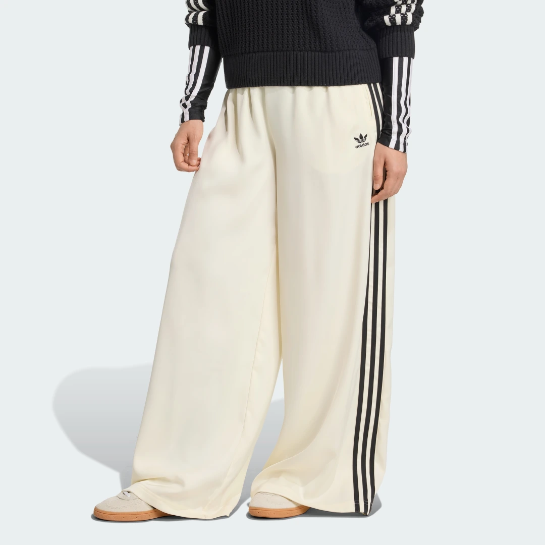 Detalle de Pantalón Adicolor Satin Wide Leg de Adidas – Blanco