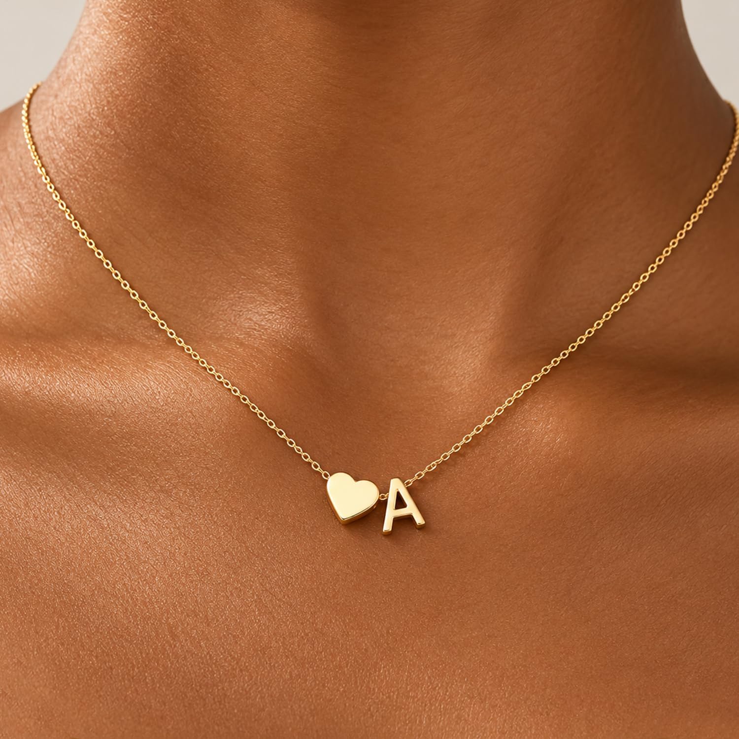 Detalle 1 de Heart Initial Necklace, 18K Gold Plated