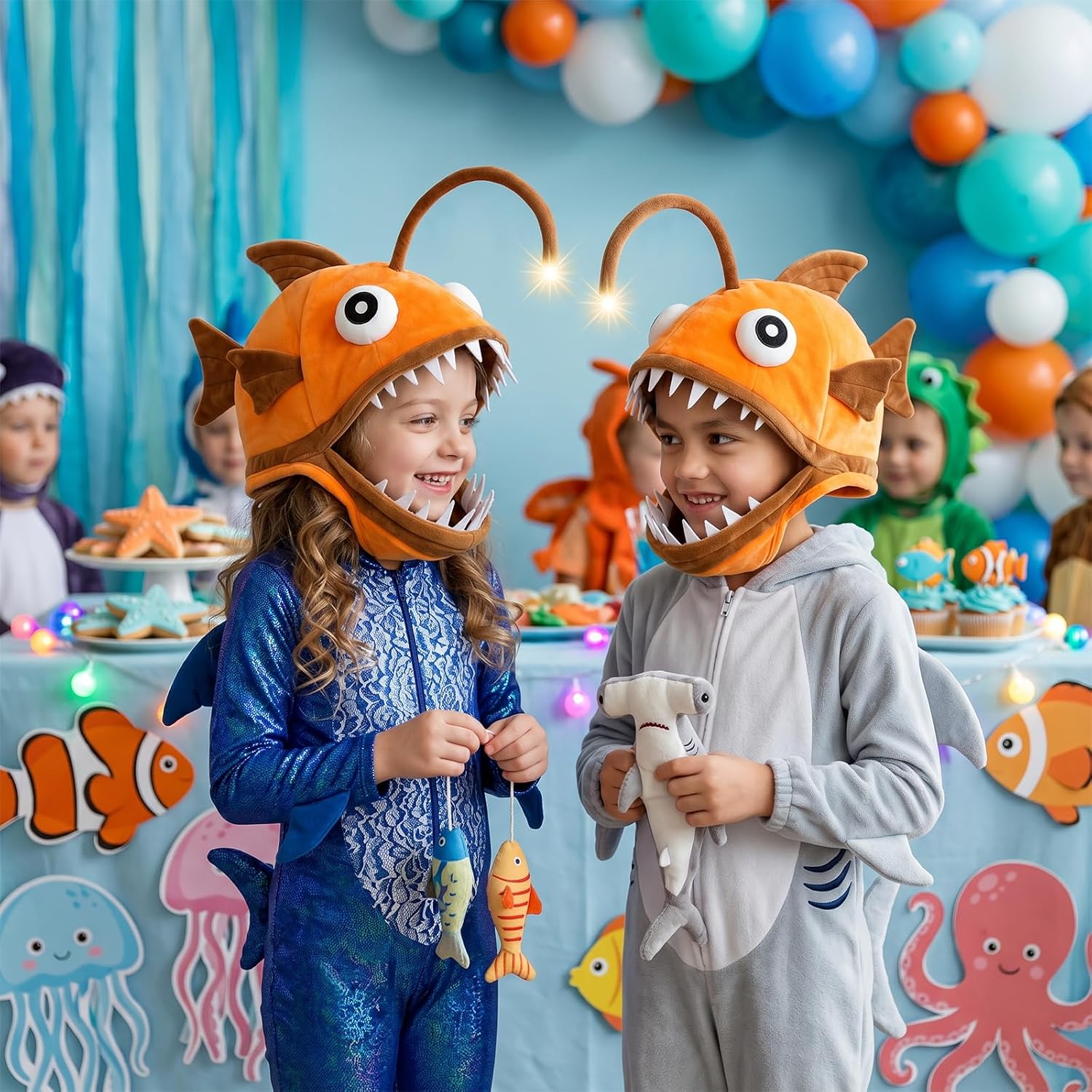 Detalle 2 de Lrvcnva ZXP-DLYMZ-C-E Anglerfish Costume Hat with Light-Up Antenna