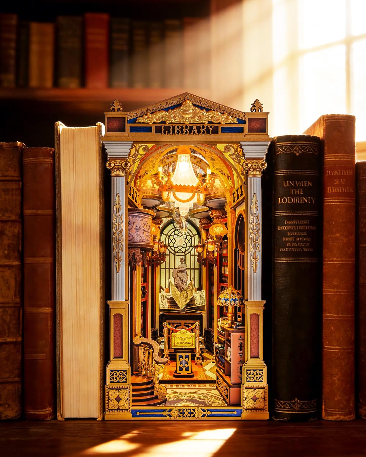 Detalle de Rolife Book Nook Kit Miniature da Costruire DIY “Libreria delle Meraviglie” con luci LED