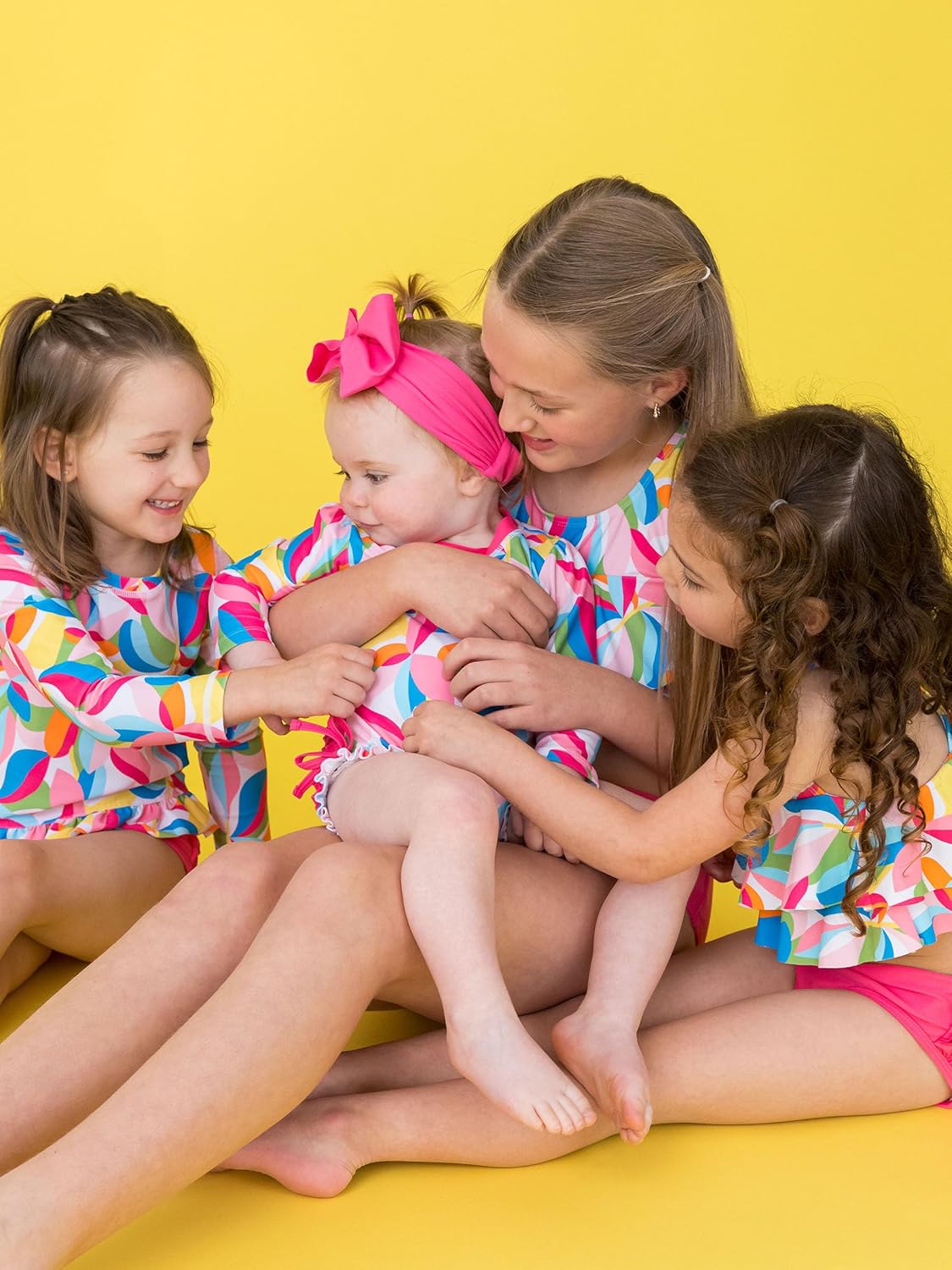 Detalle de RuffleButts Baby/Toddler Girls Long Sleeve UPF50+ Rash Guard Bikini Swimsuit