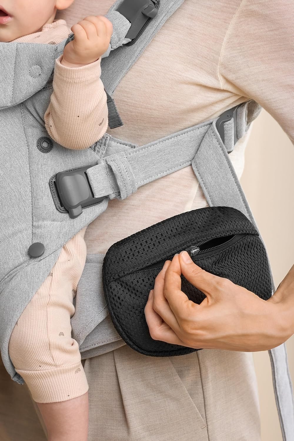 Thumbnail 3 de BabyBjörn Pochette pour porte-bébé en mesh noir, avec fermeture éclair