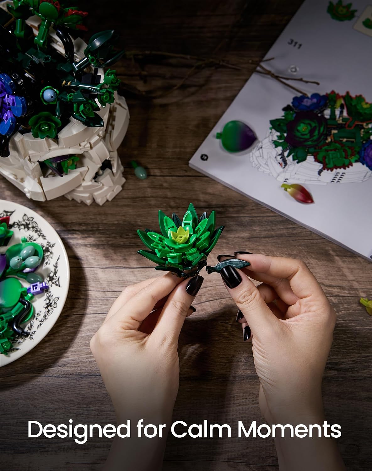 Detalle de Succulent Skull Planter Flowers Building Set: Gothic Skeleton Pot Display Kit