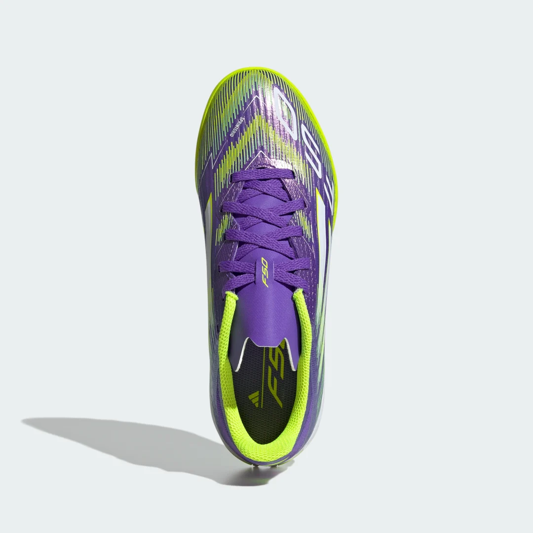 Detalle de Adidas Bota F50 League moqueta (niño) – color violeta