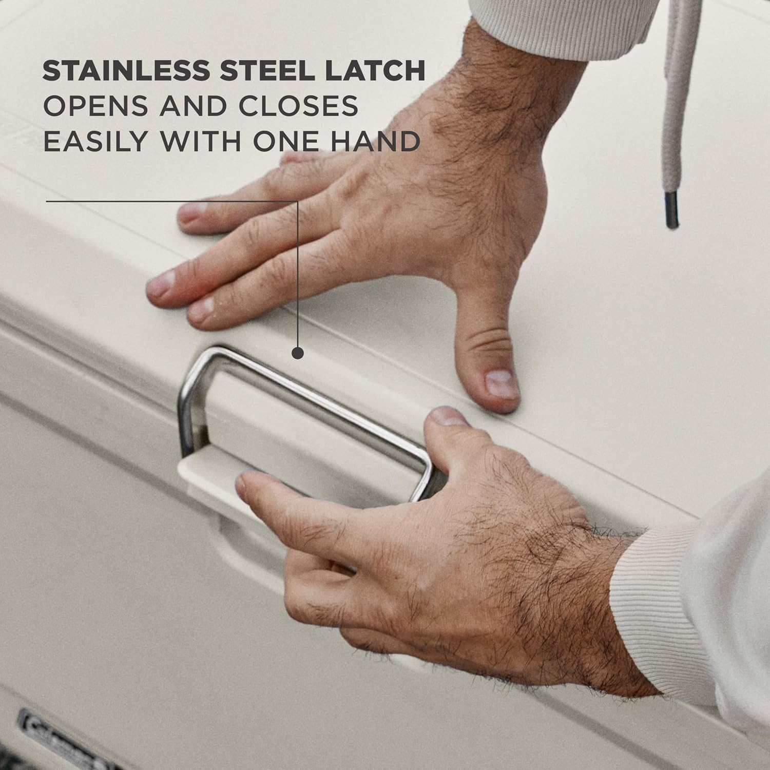 Detalle 2 de Coleman Pro 45-Quart Hard Cooler with Wheels, 74-Can Capacity, Desert Sand