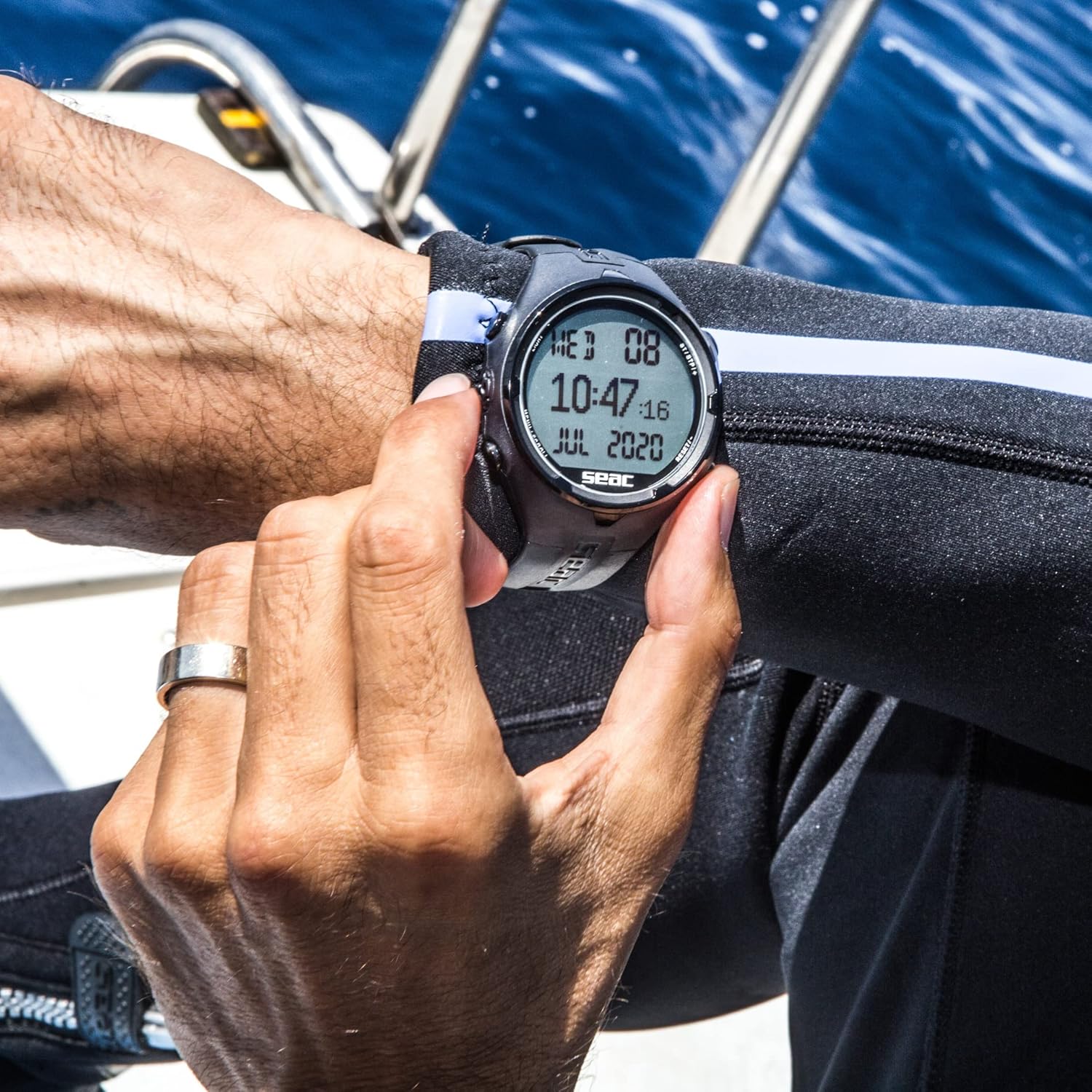 Thumbnail 3 de SEAC Action: computer subacqueo da polso per immersioni e apnea con dive log e allarmi di sicurezza