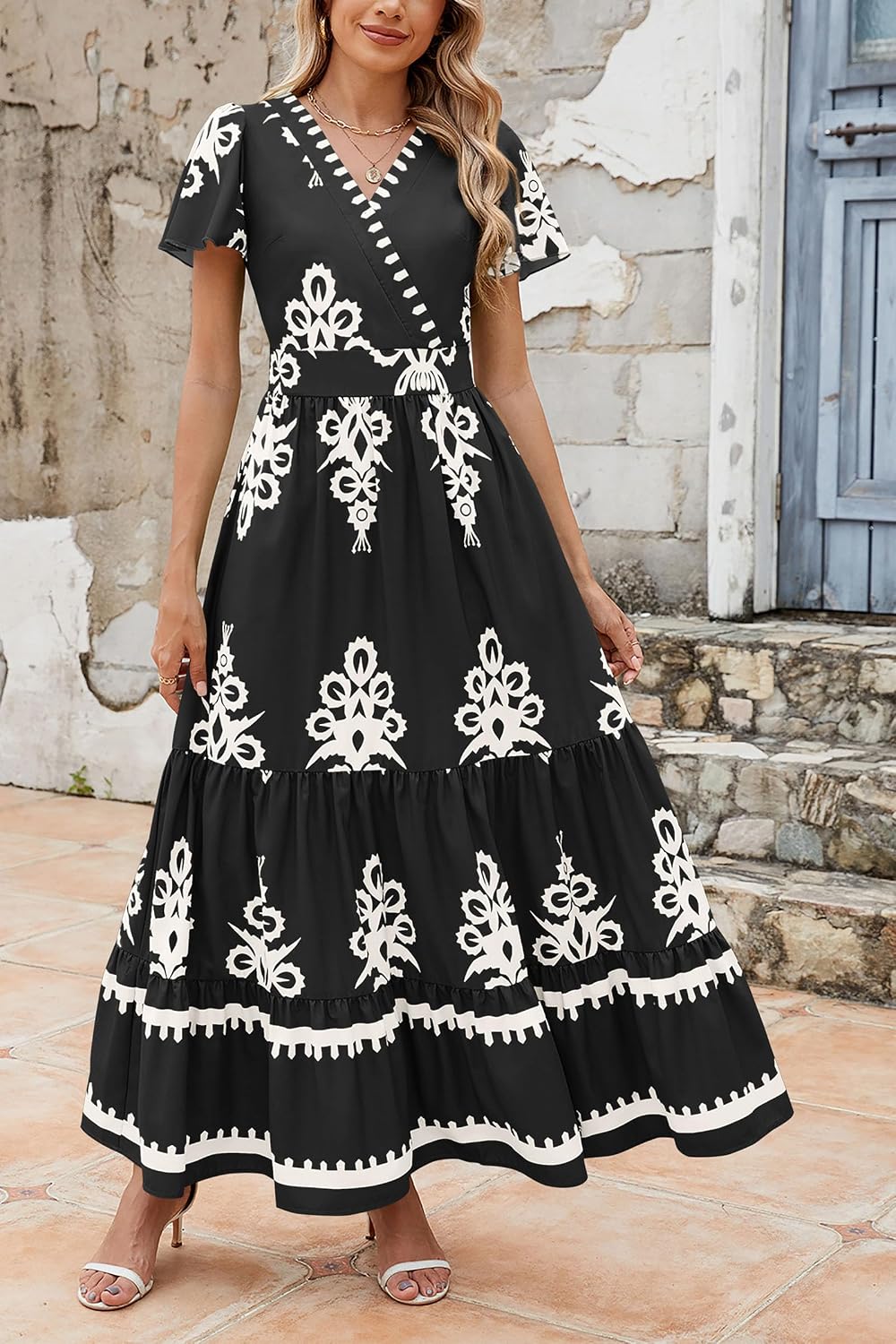 Detalle 2 de PRETTYGARDEN V-Neck Boho Maxi Dress for Women (Tiered Floral with Pockets, Bell Sleeves)