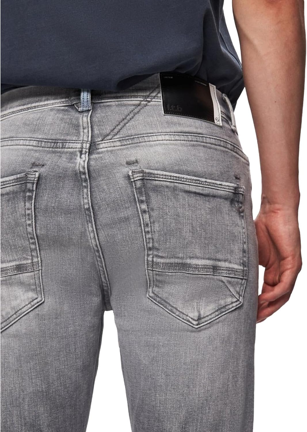 Detalle de LTB Jeans Uomo: versatilità e denim dallo stile contemporaneo