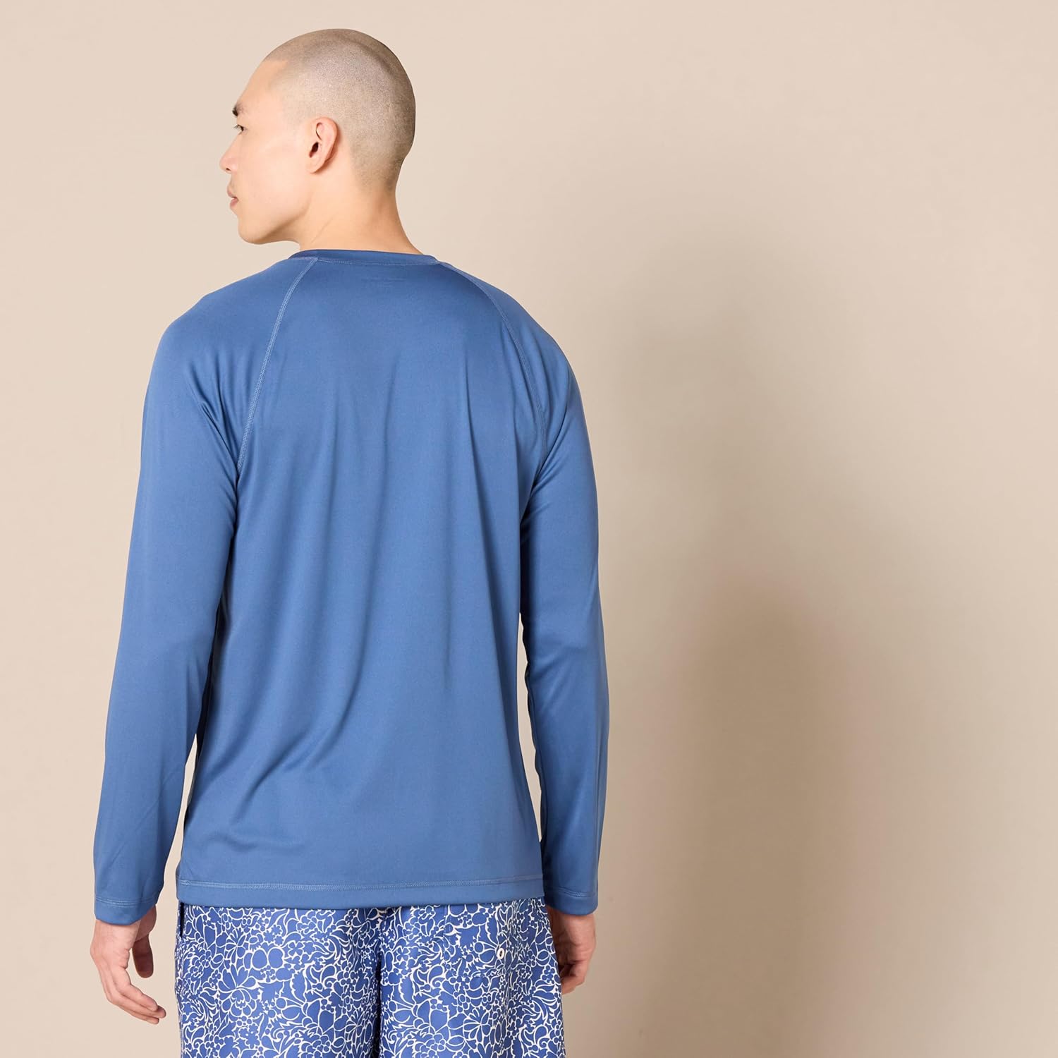 Thumbnail 1 de Amazon Essentials Herren Langärmeliges, schnell trocknendes Bade-T-Shirt (UPF 50)