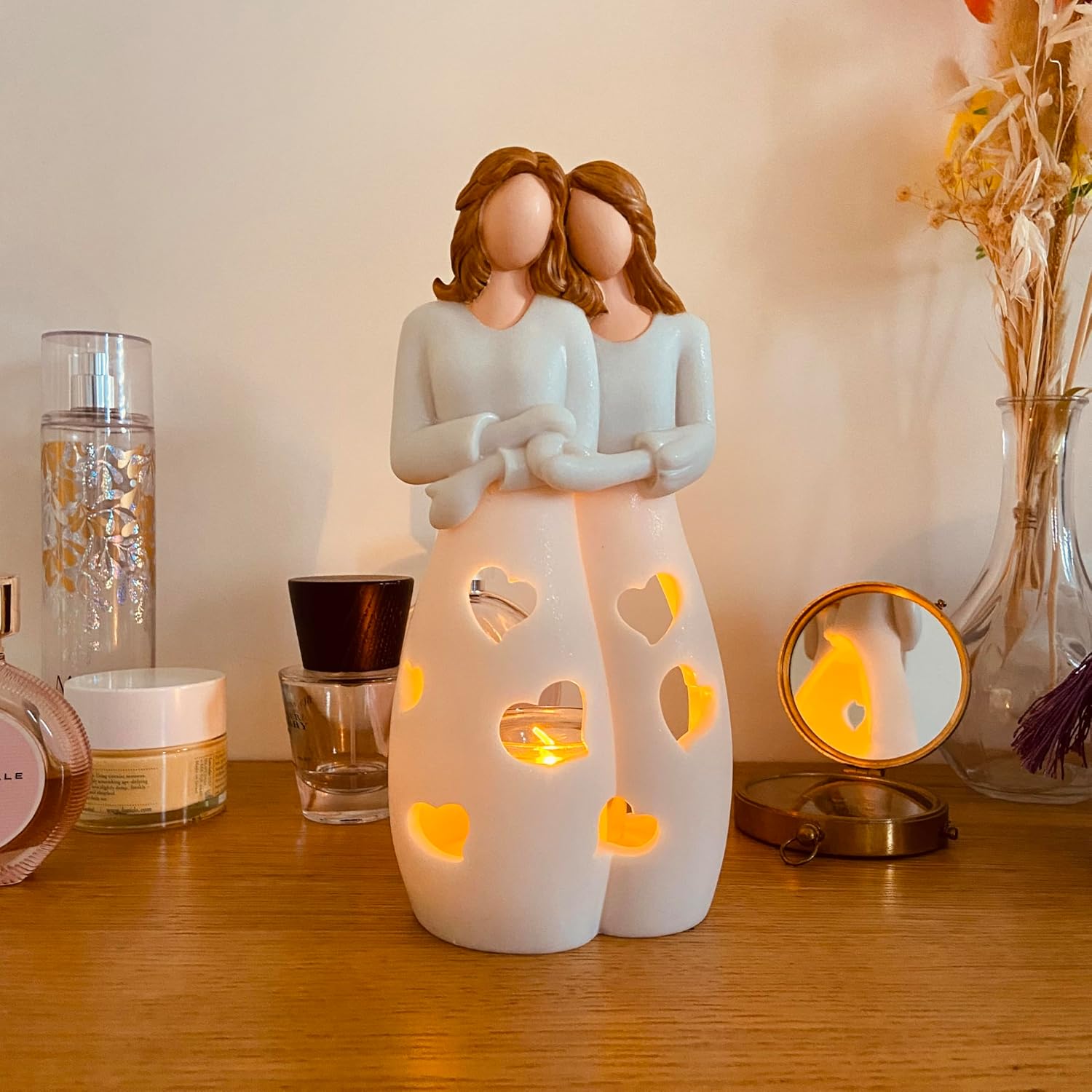 Thumbnail 3 de Sister/BFF/Mum Candle Holder Statue with Flickering LED Candle – Light Brown