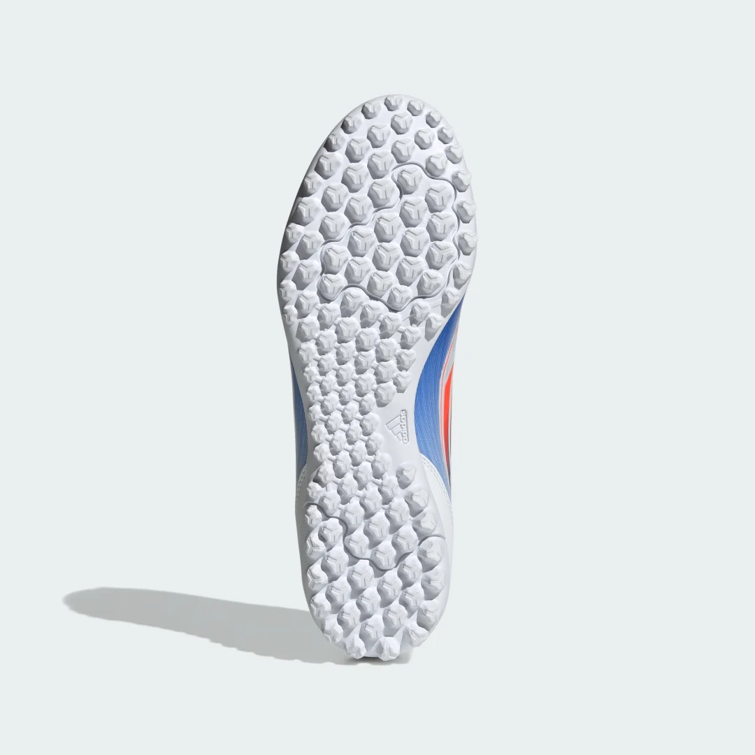 Thumbnail 3 de Zapatilla de fútbol F50 Club moqueta de Adidas – blanco
