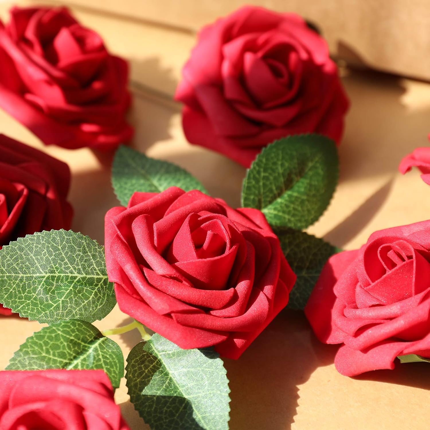 Thumbnail 5 de AmyHomie Dark Red Rose Artificial Flowers – 25 Real-Looking Roses with Bendable Stems