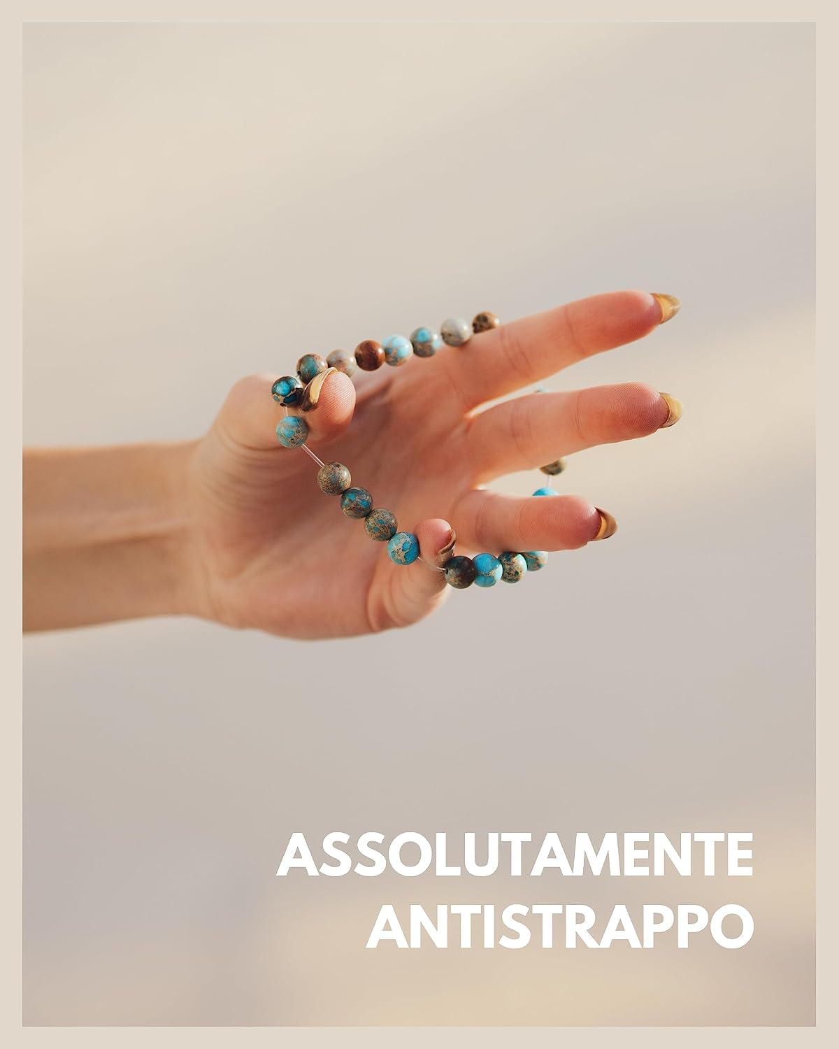Detalle de Bracciale con perline chakra verdi in diaspro sedimentario marino da 8 mm GD GOOD.designs