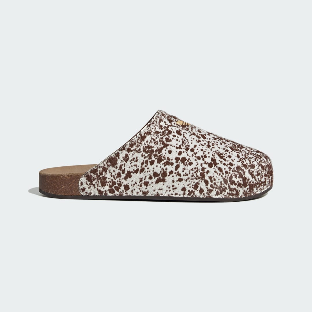 Detalle de CHANCLA ADIMULE de Adidas: comodidad básica para el día a día en color blanco