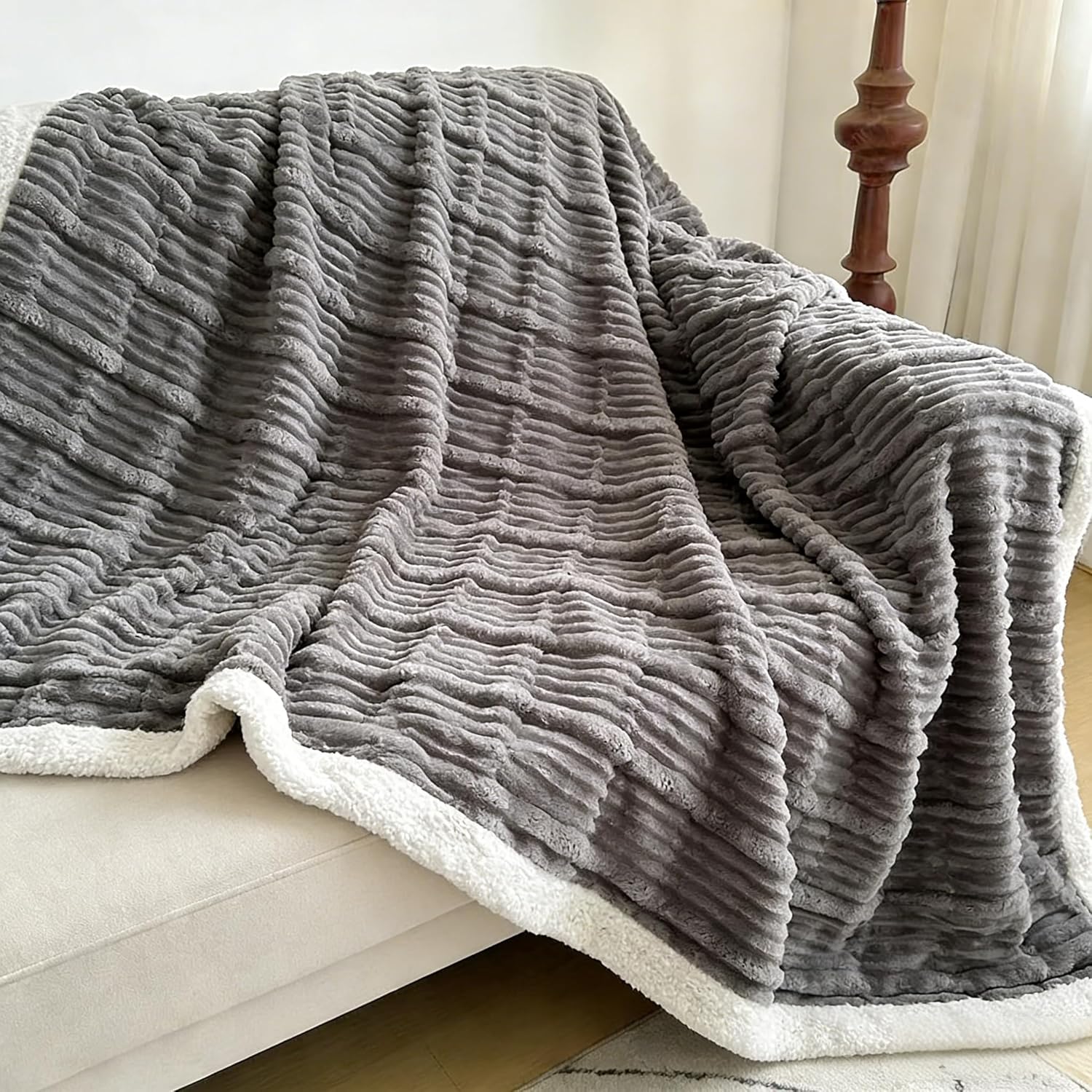 Thumbnail 4 de Generic Sherpa Fleece Throw Double Size 150x200cm in Dark Grey – super-soft striped reversible blanket