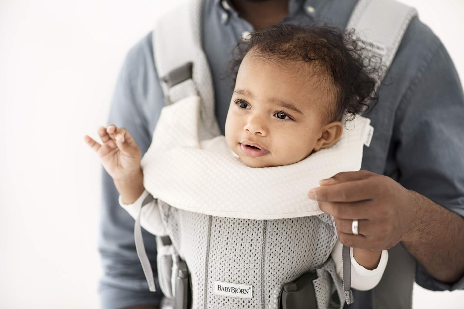 Detalle de BabyBjörn Teething Bib for Baby Carrier One, White