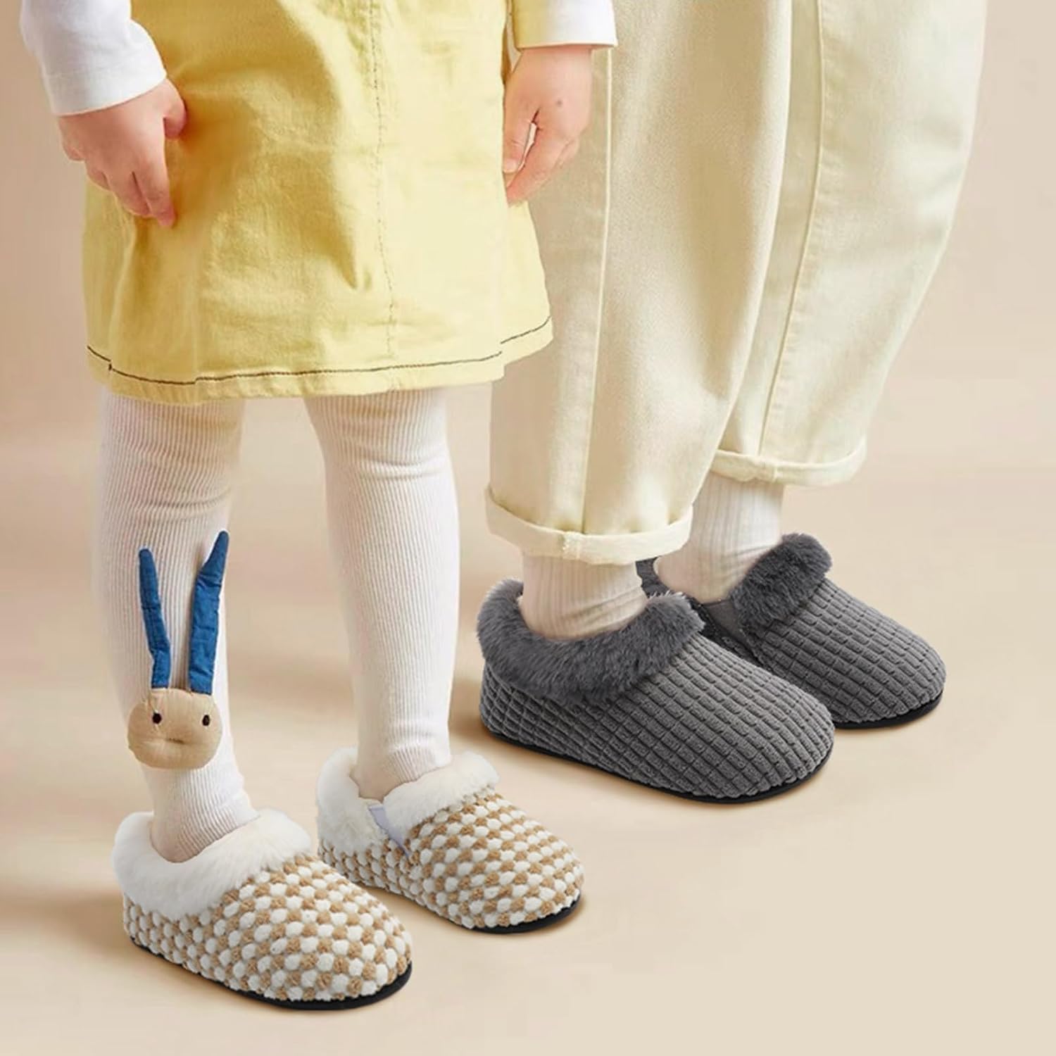 Detalle 2 de Centipede Demon Toddler Slippers in Faux Fur