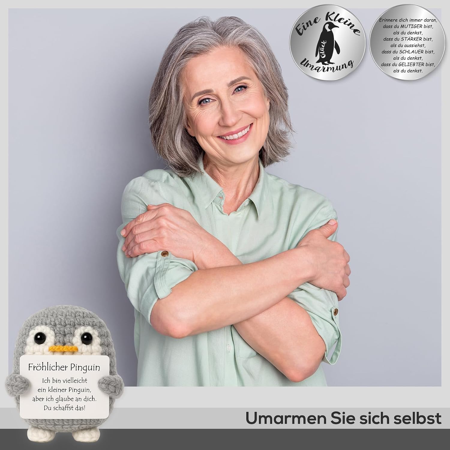 Thumbnail 5 de Tixlux Pocket Hug Fröhlicher Pinguin – handgenähte Strick-Dekofigur mit Pinguin-Token (Grau)