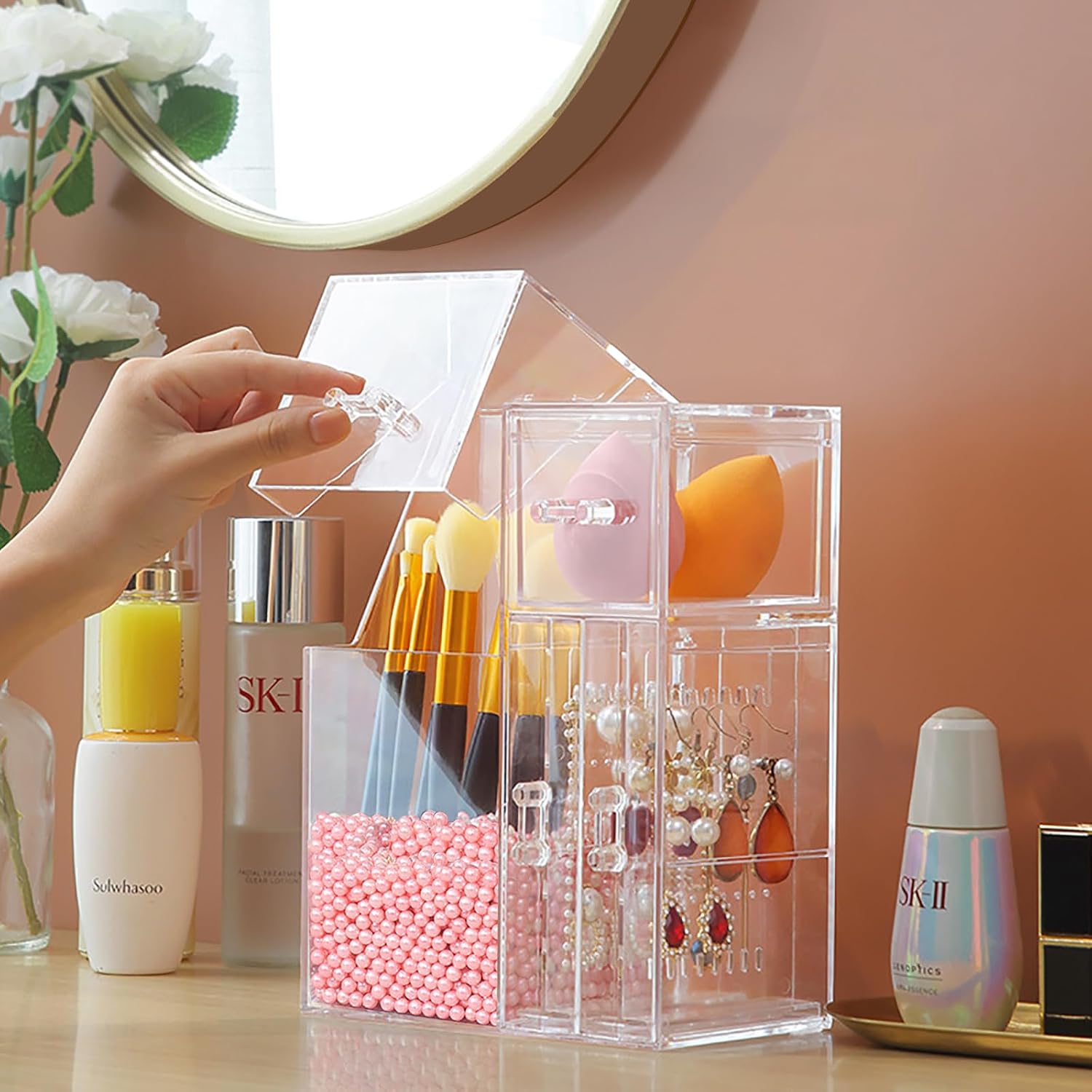 Detalle de Andchi 2-in-1 Cosmetic Brush & Earrings Desk Organizer (dustproof acrylic, pink pearl)