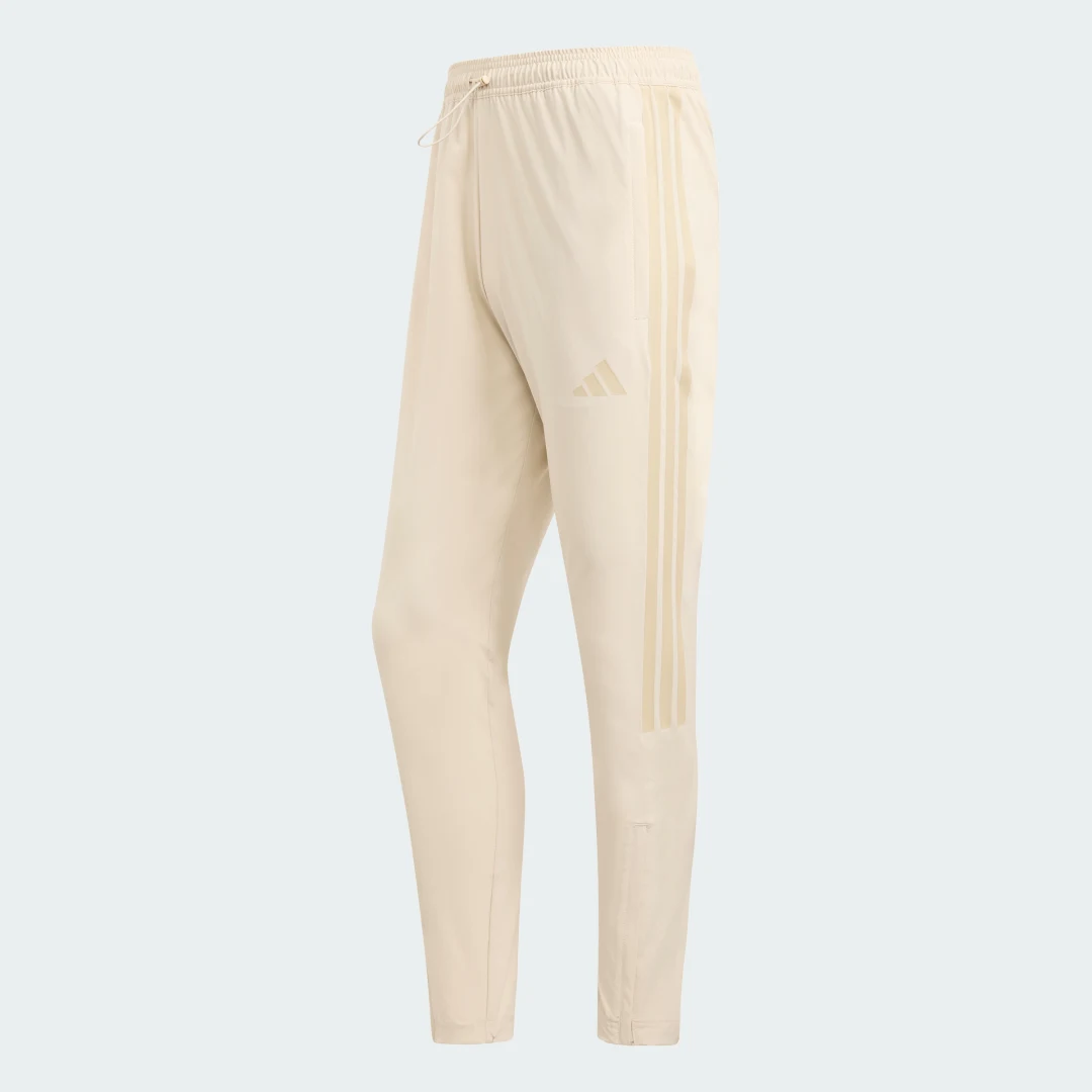 Detalle de Pantalón House of TIRO de Adidas: cómodo y práctico para el día a día