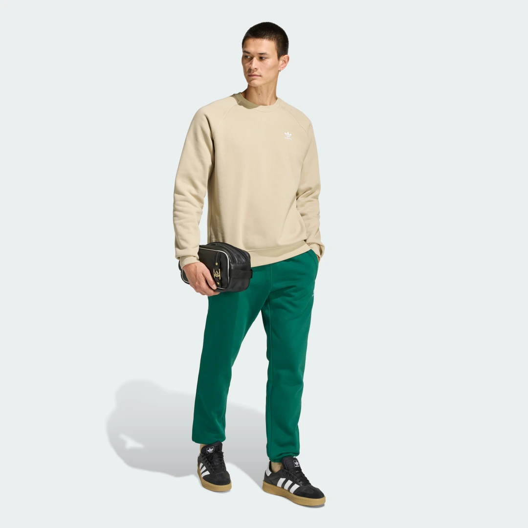 Detalle de Sudadera cuello redondo Trefoil Essentials de Adidas — Beige