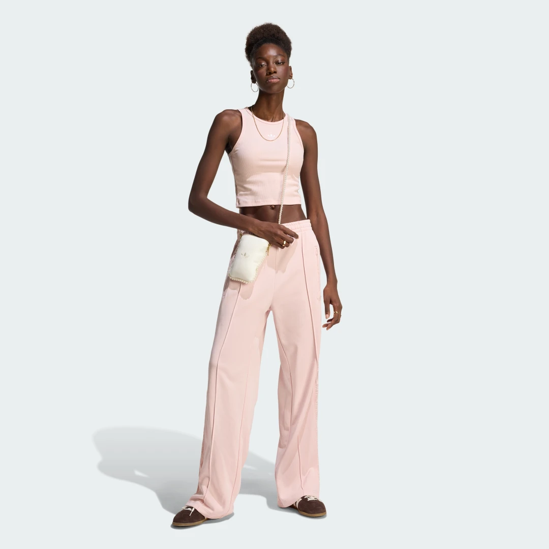 Detalle de Pantalón de deporte con encaje Firebird de Adidas – rosa