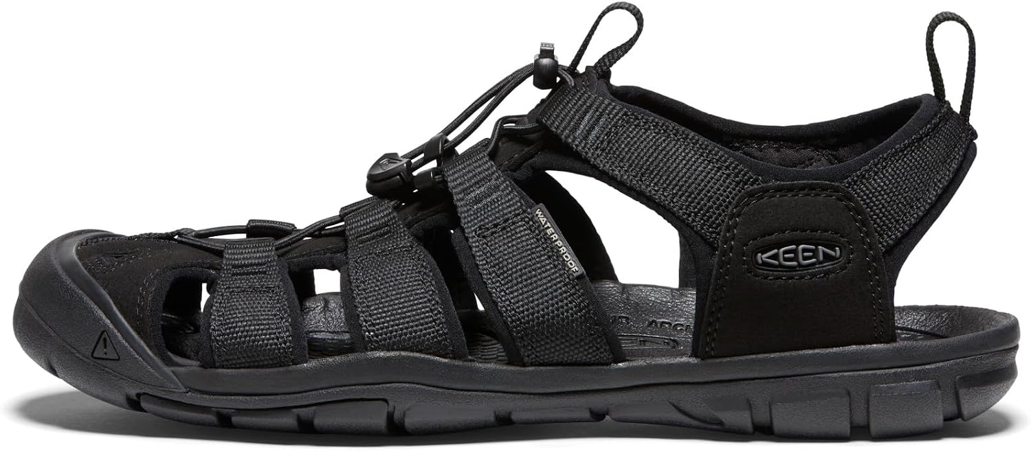 Detalle de KEEN Clearwater CNX Leather review: versatile water-ready hybrid sandal
