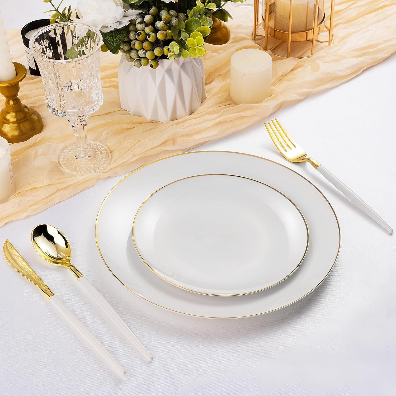 Detalle 2 de Goodluck 7-Inch Gold-Rim Plastic Dessert Plates, White, 100-Pack