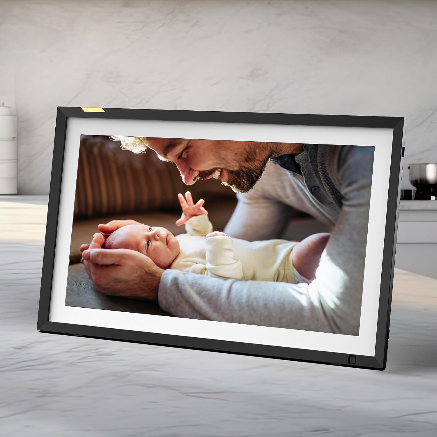 Detalle de Nixplay 15.6" Digital Touch Screen Picture Frame with WiFi (Black/White Matte)