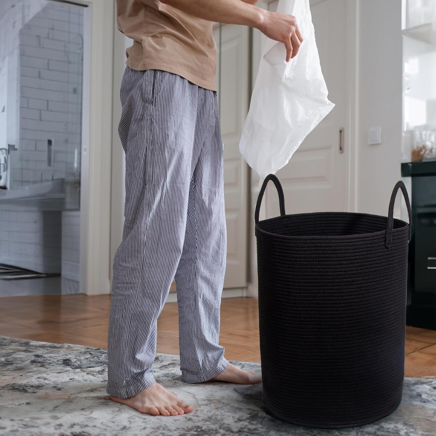 Thumbnail 4 de SYLANDO Wäschekorb mit Henkel – geflochtene Aufbewahrungsbox für Spielzeug & Wäsche (Schwarz, D 38 x H 50 cm)