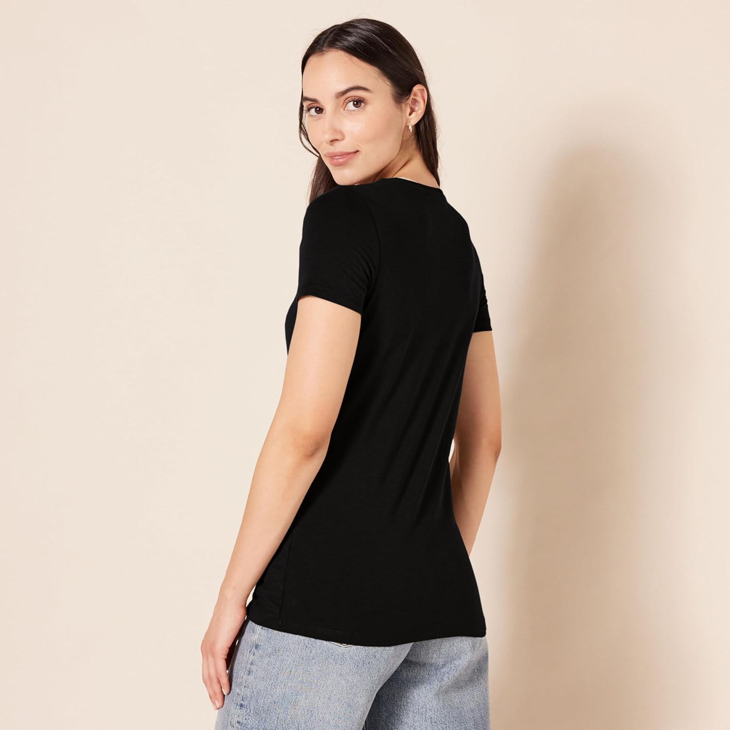 Thumbnail 2 de Amazon Essentials Women’s Regular-Fit Short-Sleeve T-Shirt (Crewneck & V-Neck) Multipacks
