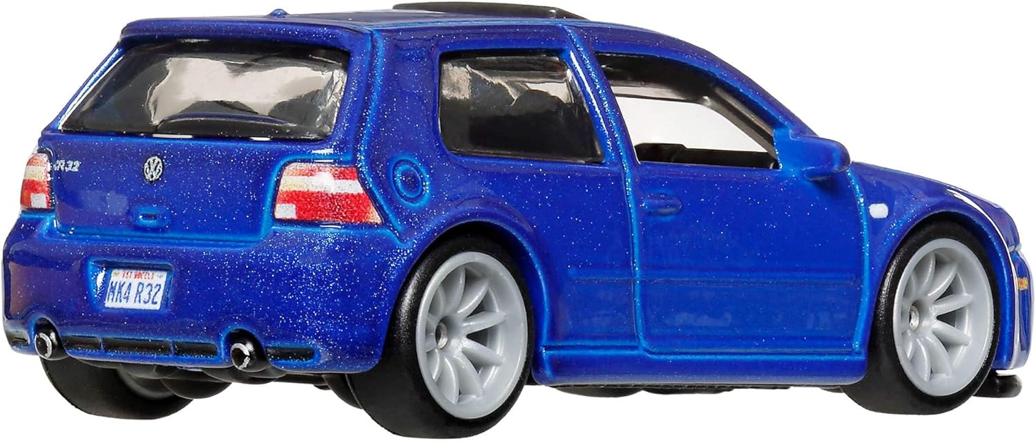 Detalle de Hot Wheels Premium Car Culture 2-Pack: 2004 Volkswagen Golf R32 & MK7 (1:64) with Real Riders