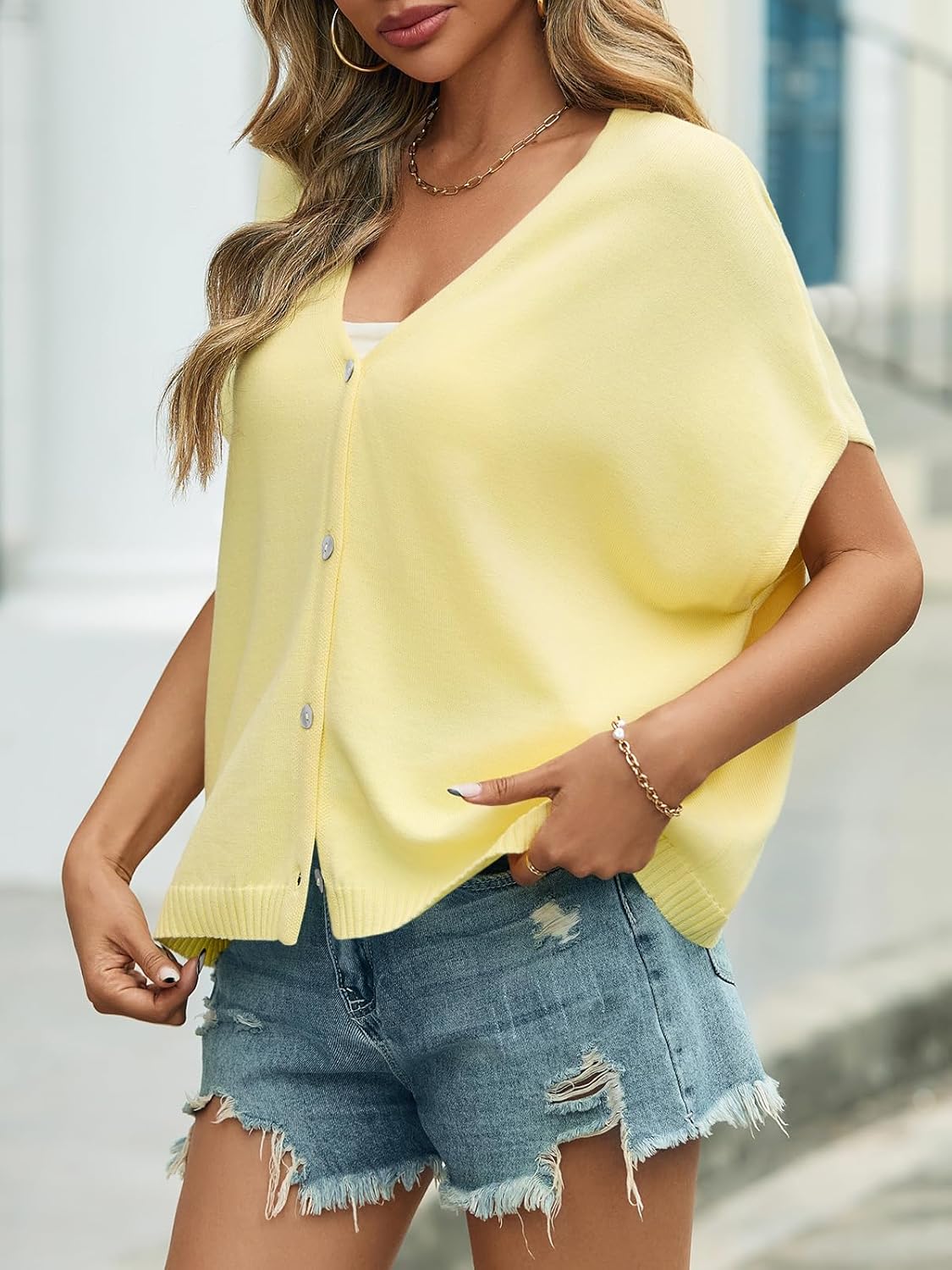 Detalle 2 de Saodimallsu Women’s Oversized Batwing Short Sleeve Cardigan (V-Neck, Button-Down)