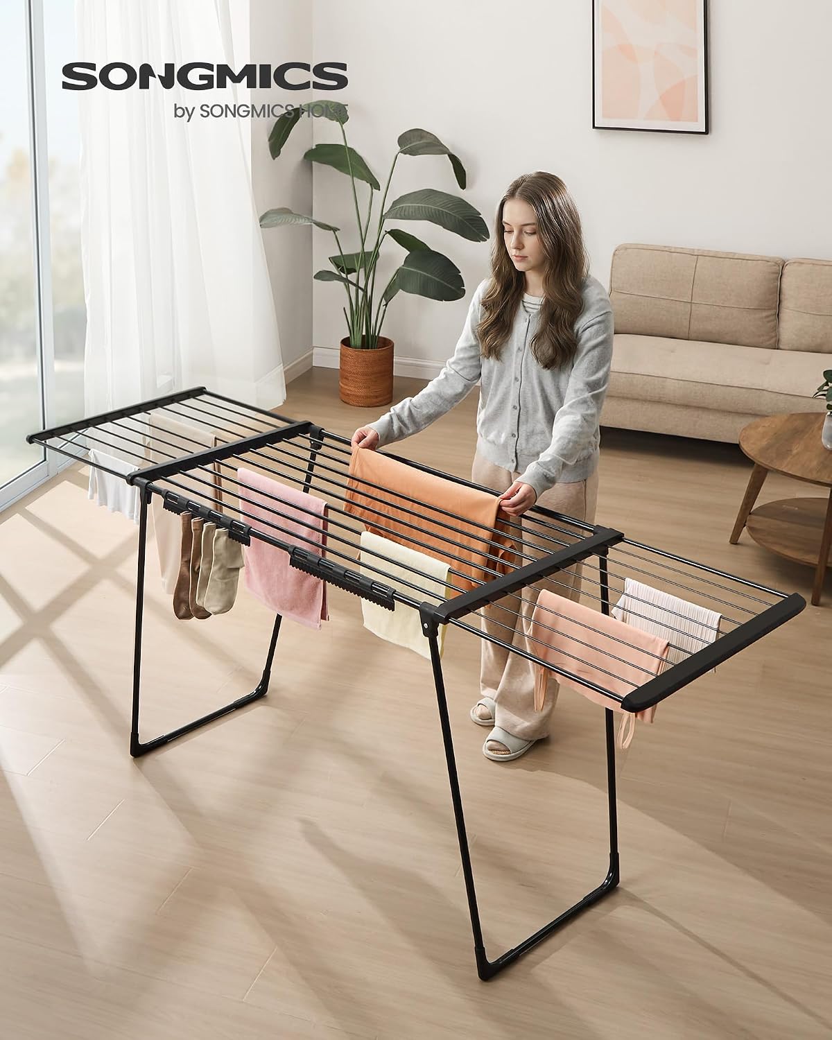 Detalle 2 de SONGMICS Étendoir à Linge sur Pied avec Ailes Extensibles – 22 m, Porte-Chaussettes, Noir LLR522BH01