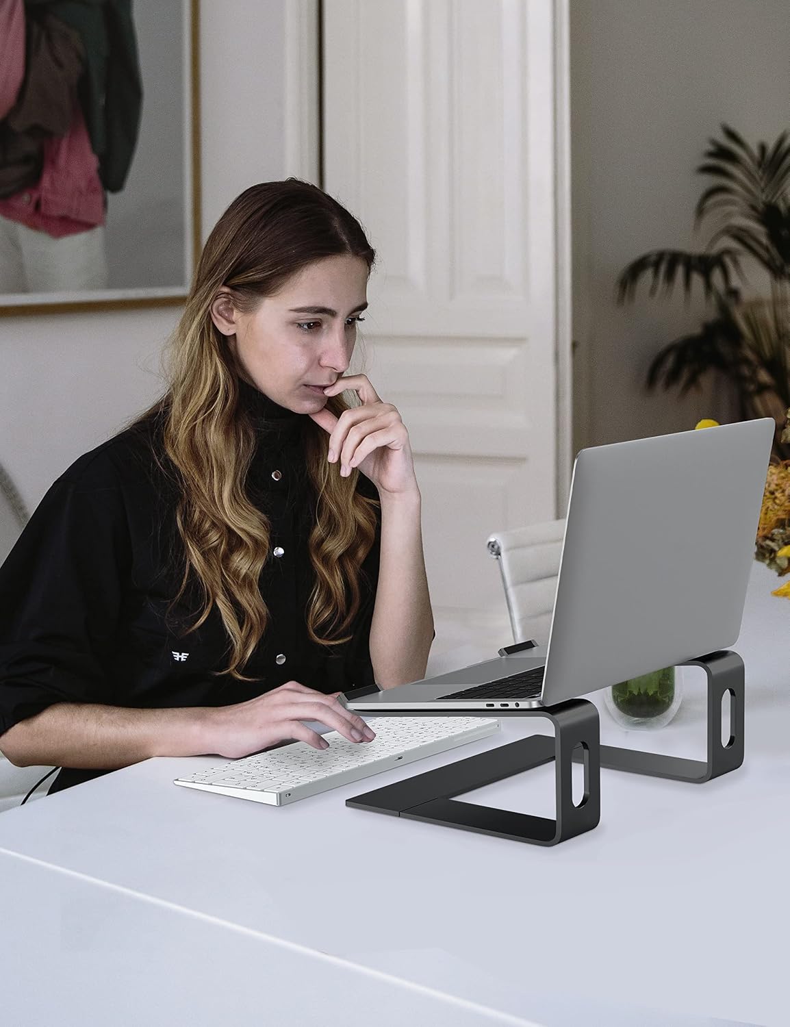 Detalle 2 de ALASHI L1 Laptop Stand, 6-inch Aluminium Riser for 10–15.6-inch Laptops