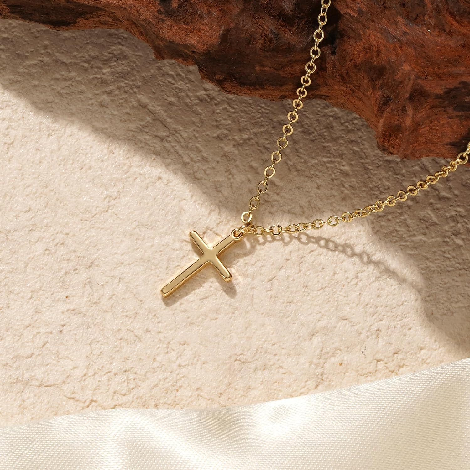 Detalle de Turandoss Gold Kreuz Kette – Verstellbare Halskette aus Gold/Weißgold Vergoldung