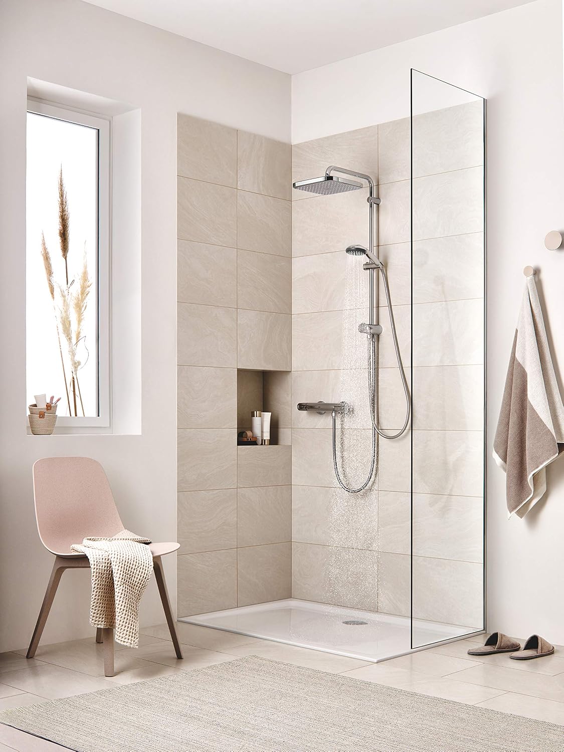 Detalle de GROHE Douche de tête Vitalio Comfort 250 Cube – jet Rain, forme carré 250 mm, pivotable, raccords 1/2