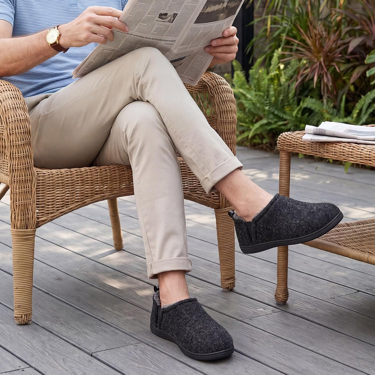 Detalle 2 de Snug Leaves Men’s Faux Wool Slippers