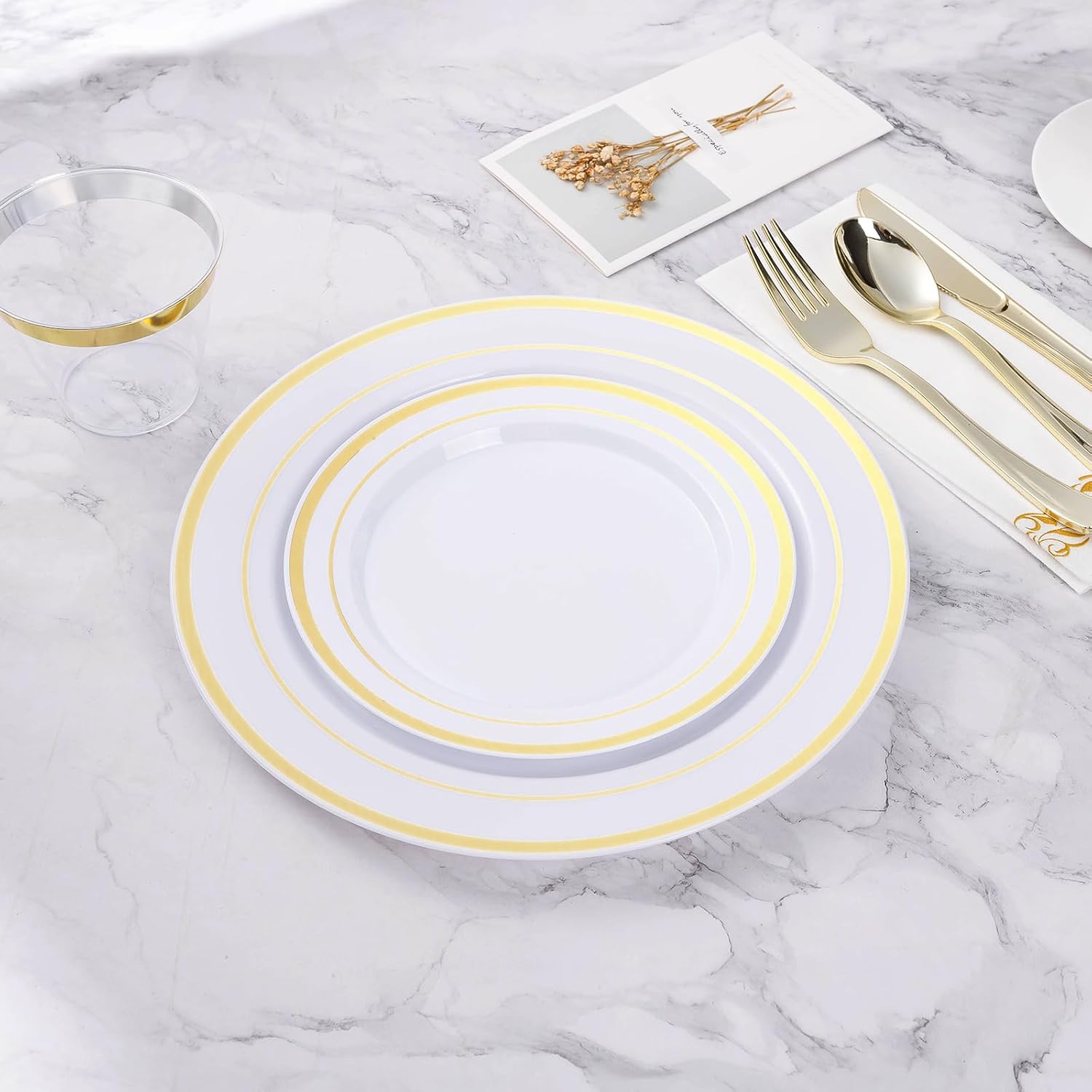 Detalle 2 de Gold disposable party plates 200 count