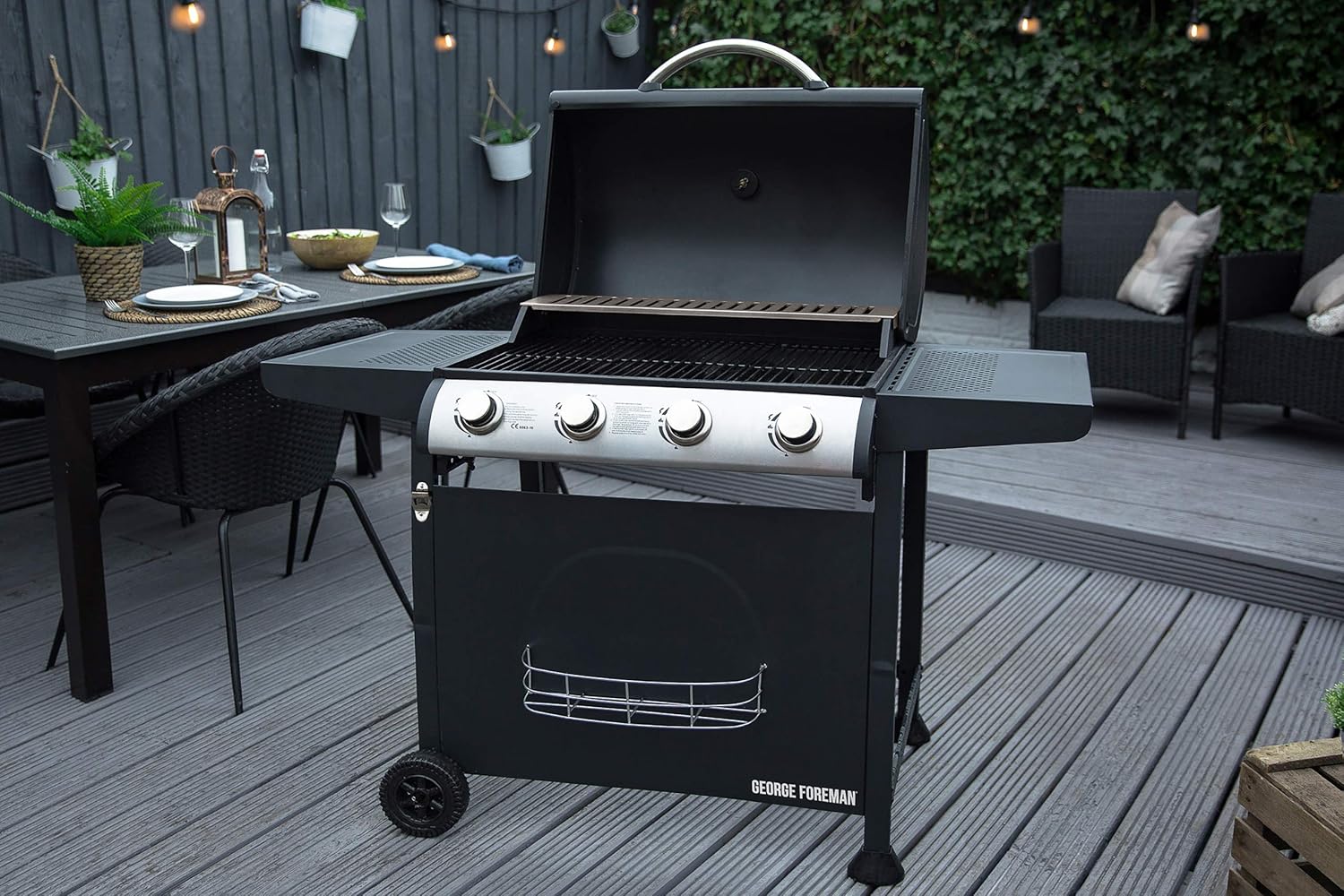 Thumbnail 6 de George Foreman GFGBBQ4B 4-Burner Gas BBQ with Automatic Ignition & Integrated Thermometer (Black)