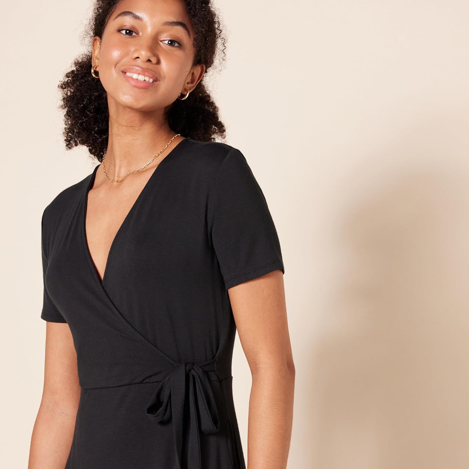 Thumbnail 2 de Amazon Essentials Women’s Short-Sleeved Polka Dot Faux-Wrap Dress