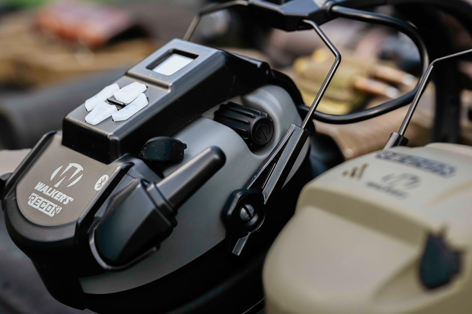 Thumbnail 6 de Walker’s Recon Walkie-Talkie Hybrid Comms with Bluetooth, GPRS, and 3-Mile Range